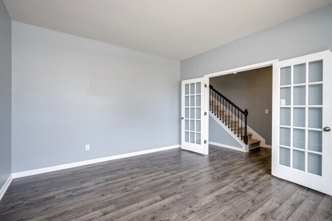 Building Photo - Beautiful 5 Bedroom Home For Rent