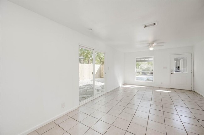 Building Photo - 3304 Dolphin Cove
