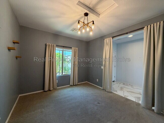 Building Photo - 5164 W Quail Track Dr