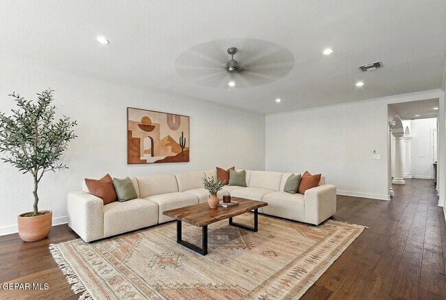 Building Photo - 6528 Calle Placido Dr