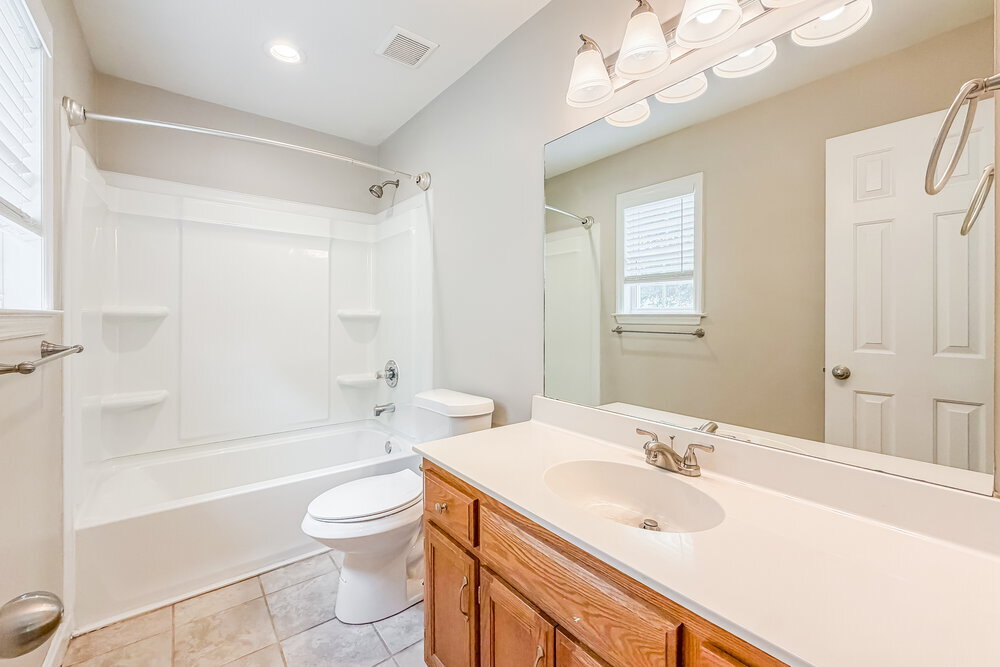 Building Photo - 2853 Sutherland Dr