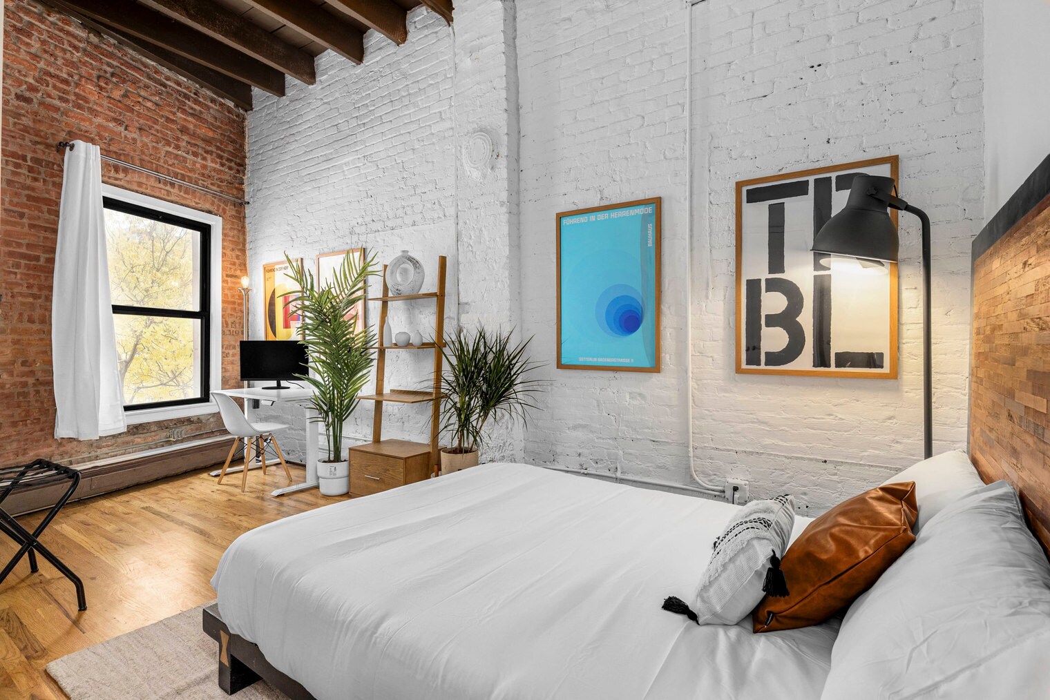 Building Photo - 352 Bowery
