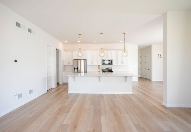 Building Photo - 245 Hollyhock Dr