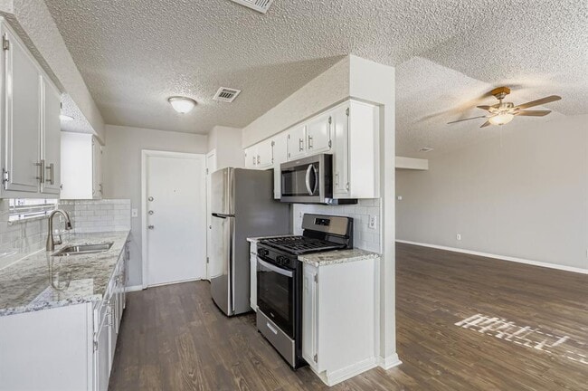 Building Photo - 11807 Acorn Creek Trail