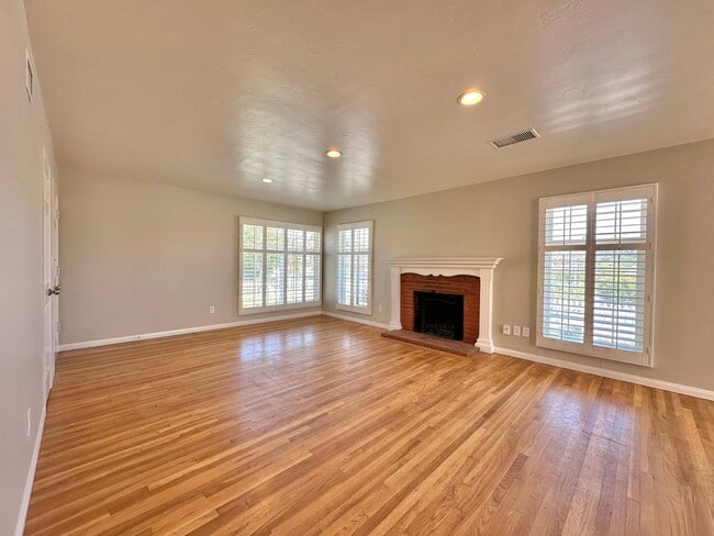 Building Photo - Adorable 3 bedroom in La Mesa!
