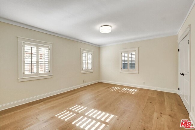 Building Photo - 135 N Gower St