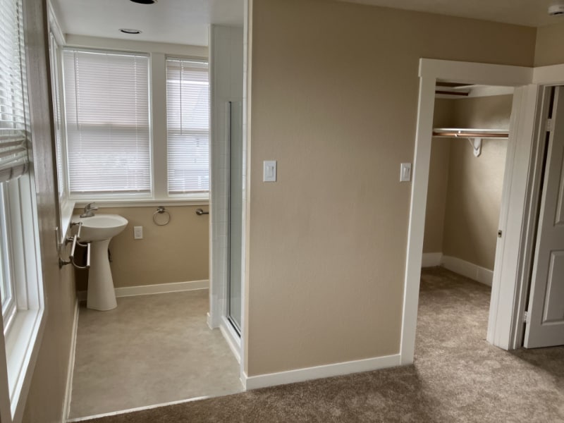 Building Photo - 1526 Everett St