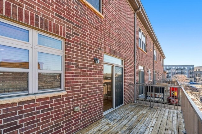 Building Photo - 731 Mercer St