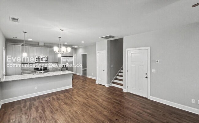 Building Photo - Spacious 3 Bed, 2.5 Bath Home with 2 Car Garage