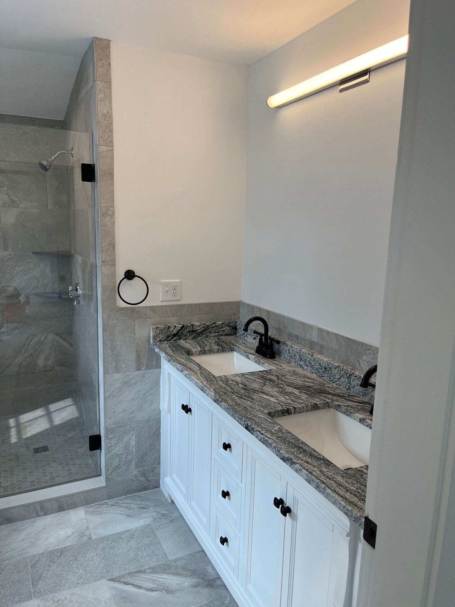 Building Photo - 169 E Main St