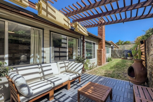 Building Photo - Charming 3-Bedroom, 2-Bath Home in a Cul-d...