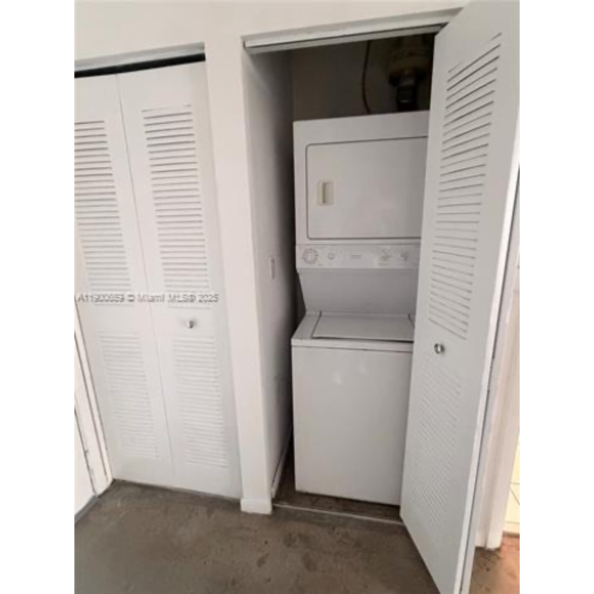 Building Photo - 133 NE 2nd Ave