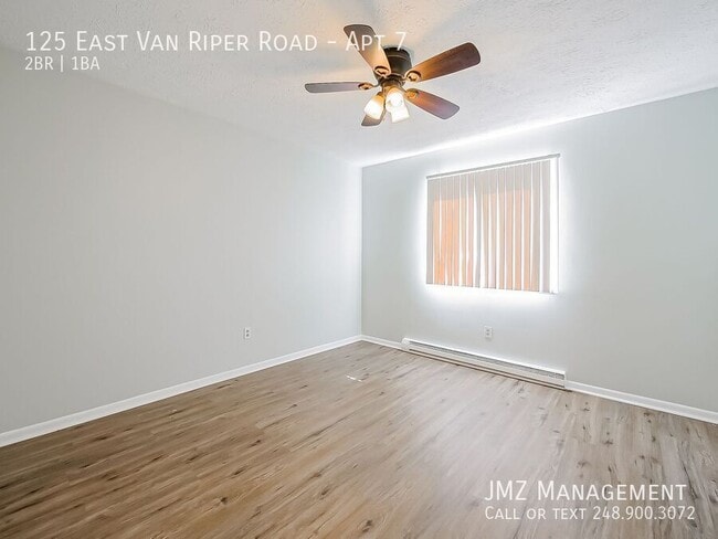 Building Photo - 125 E Van Riper Rd