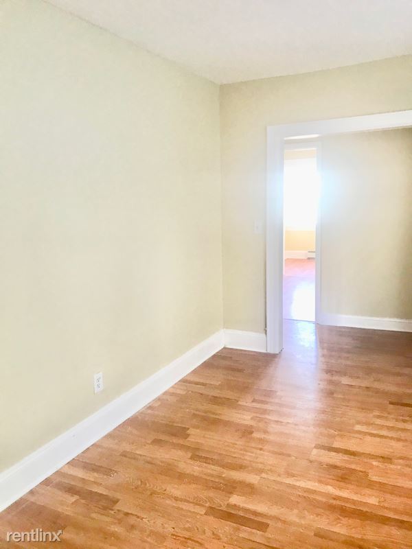 Building Photo - 3 br, 1 bath Townhome - 172 Isabella Ave
