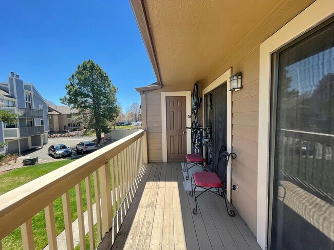 Building Photo - Perfect 2 Bedroom Condo