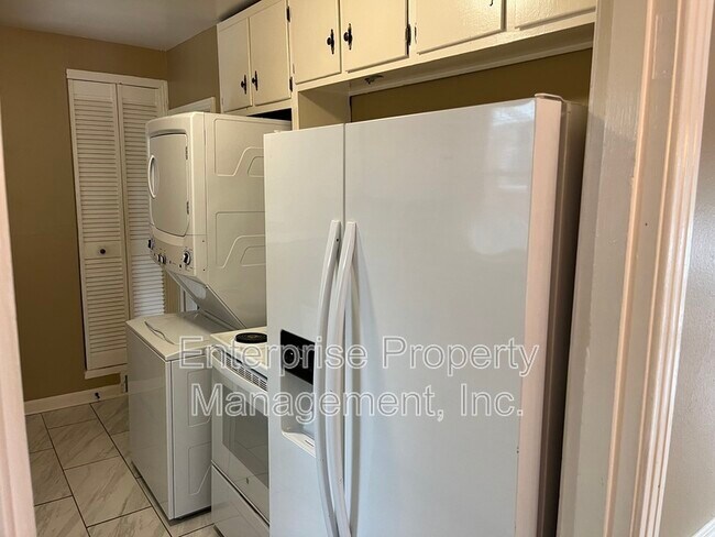 Building Photo - 3938 Brennan Dr