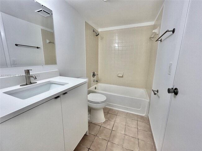 Building Photo - 301 Palm Way