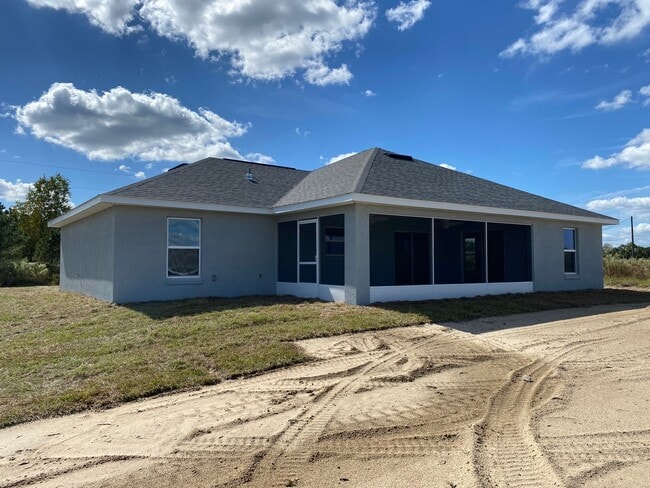 Building Photo - Custom Home - Desirable SE Ocala neighborhood 3/2/2 ** Wont Last**