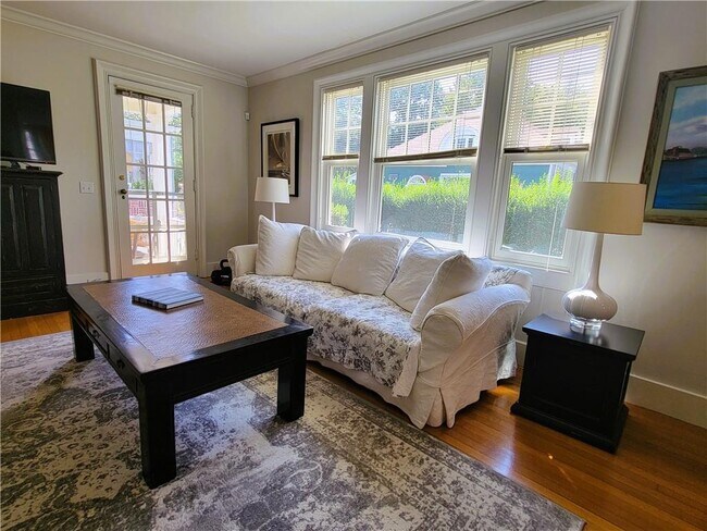 Building Photo - 60 Prairie Ave