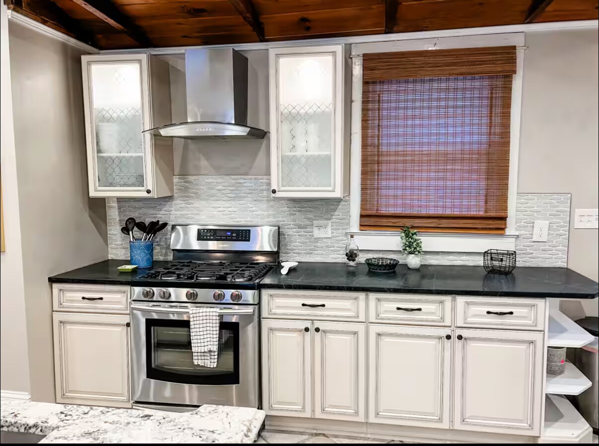 Building Photo - 405 Morson St