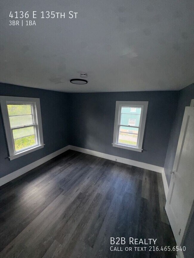 Building Photo - 4136 E 135th St