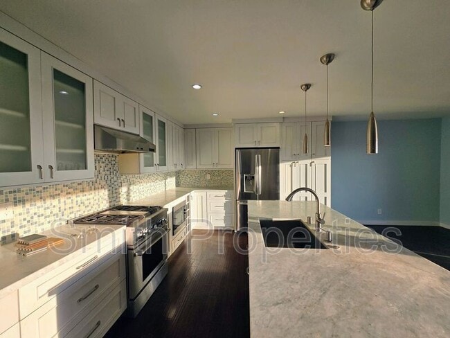 Building Photo - 509 N Helberta Ave