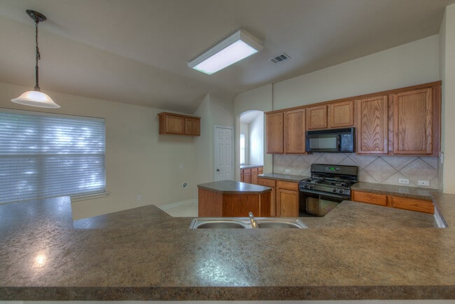 Building Photo - Quality home on cul-de-sac in quiet commun...