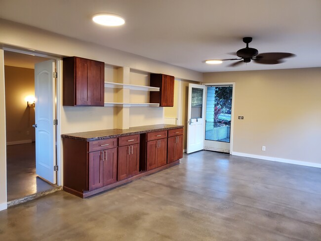 polished cement floor no mold easy to keep clean - 30 Mokuahi St