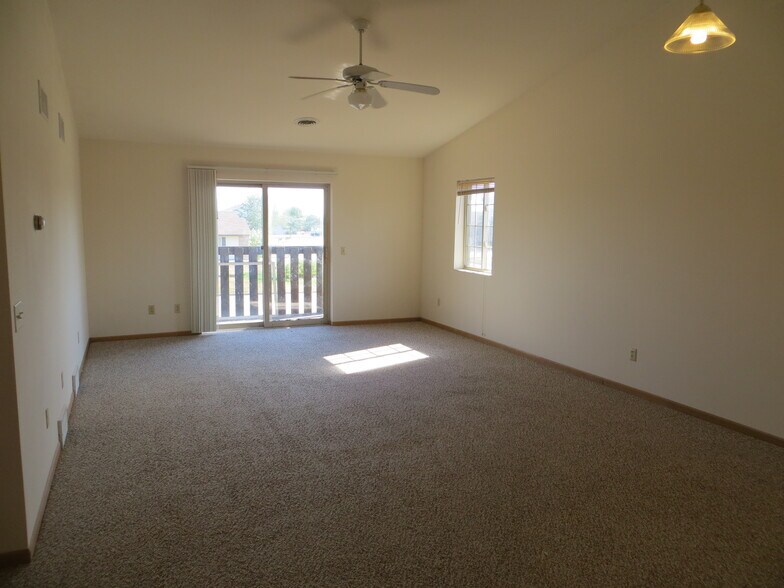 Building Photo - 716 20th St