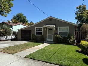 Building Photo - CHARMING 3 BEDROOM, 1 BATHROOM HOME IN DOW...