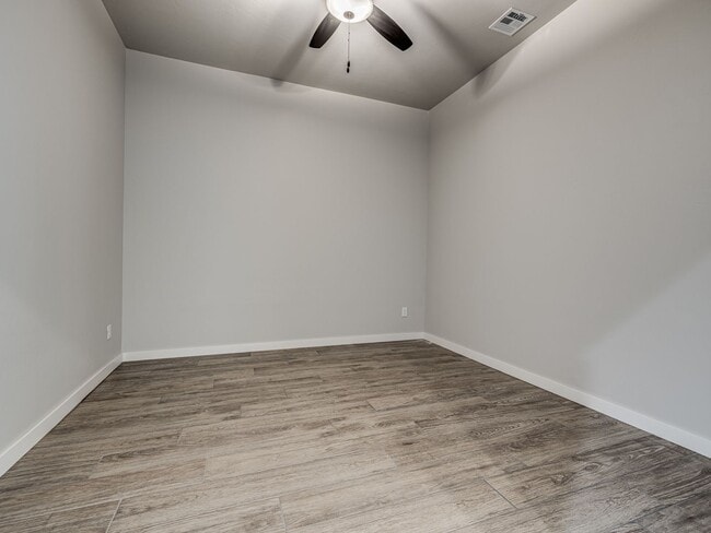 Building Photo - Newer Beautiful home in East Edmond + 4 Be...