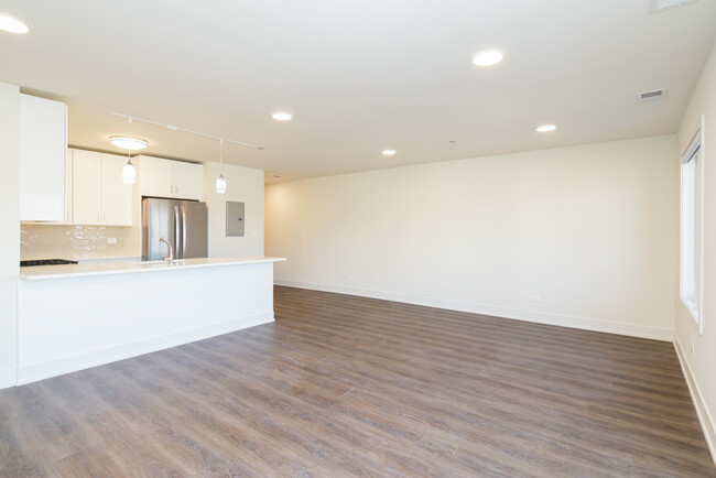 Building Photo - 1212 Vine Ave