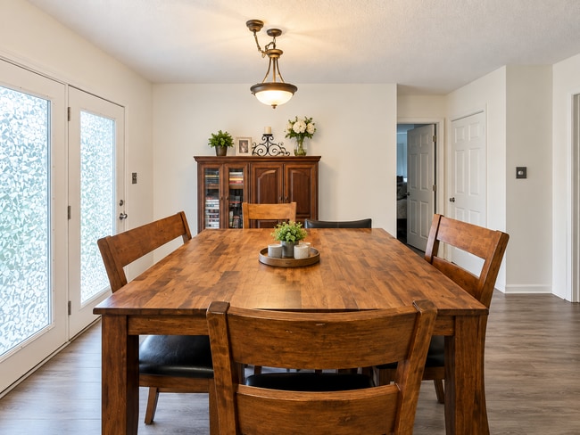 Building Photo - 102 Chickadee Ct