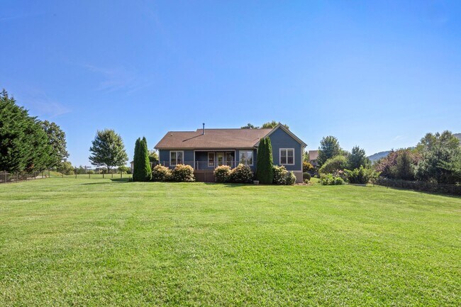 Building Photo - High-End Home on One Level - Beautiful Fletcher Neighborhood