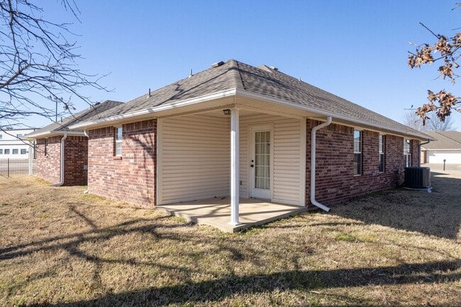 Building Photo - 5802 Park Valley Cir
