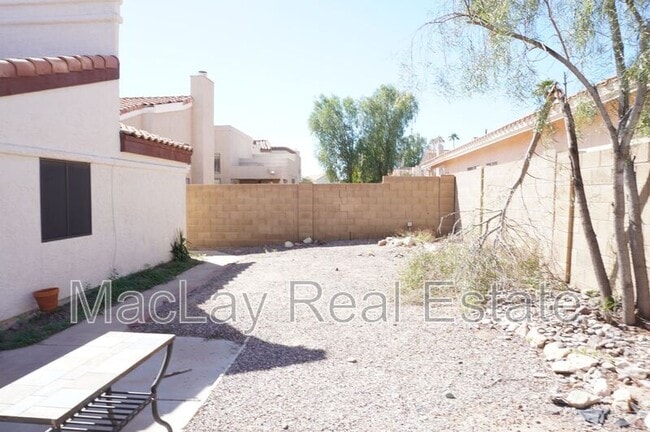 Building Photo - 4024 E Hiddenview Dr