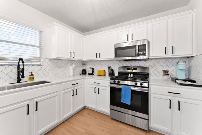 Building Photo - 313 Sweet Leaf Ln