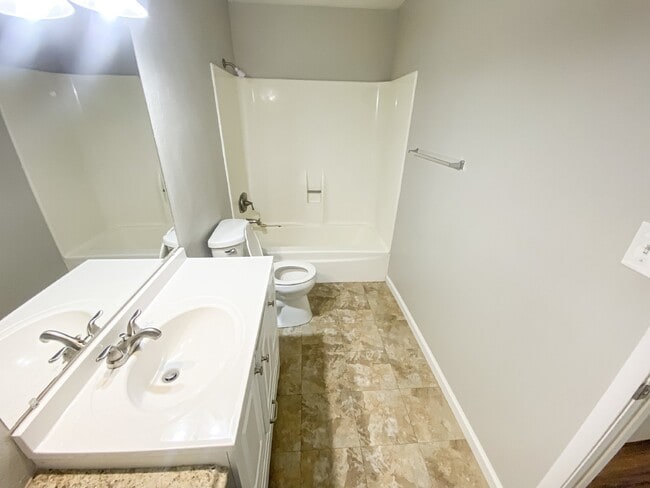 Building Photo - 1519 E Laguna Dr