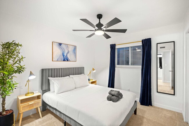 Building Photo - 3410 Country Club Dr