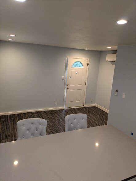 Peninsula (quartz) and living room, looking at front door - 17915 Erwin St