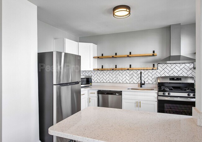 Building Photo - 205 Duncan St