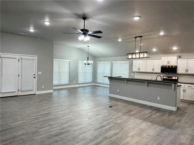 Building Photo - 941 Sundance Ln