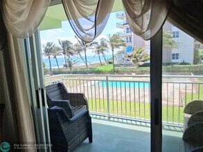 Building Photo - 1035 Hillsboro Mile