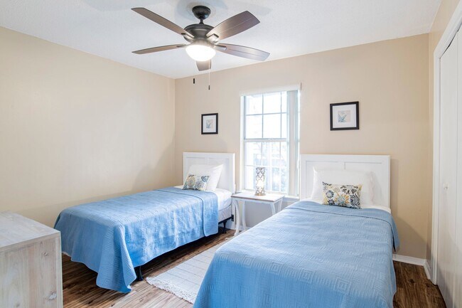 Building Photo - Lovely Ground-Floor Condo with Patio Near Airport