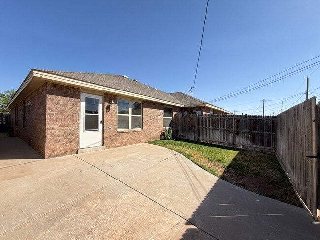 Building Photo - 5203 Graceland Dr