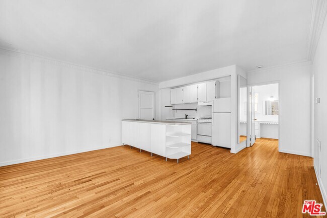 Building Photo - 1132-1132 Larrabee St