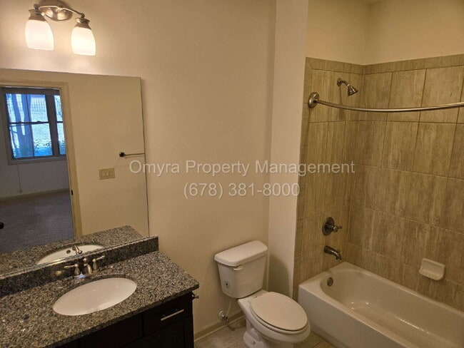 Building Photo - Gorgeous Townhouse near Ansley Mall!