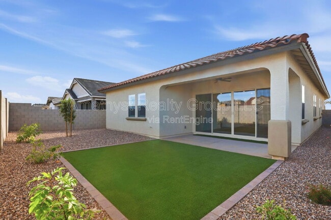 Building Photo - 15660 W Pershing St