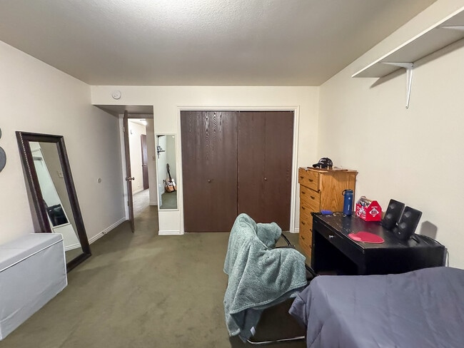 Building Photo - 243 E 400 N