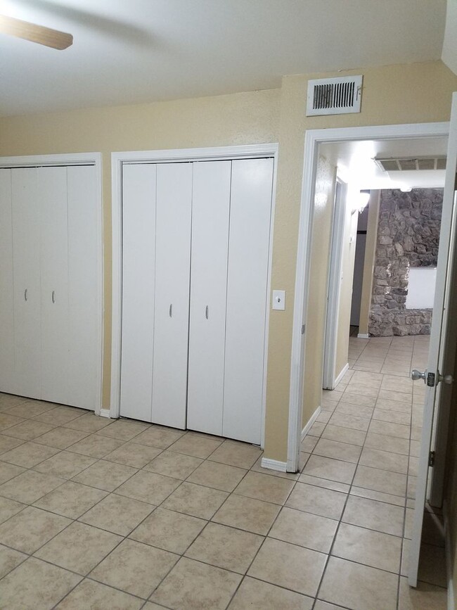 Building Photo - 2 Bedroom, 1.5 Bathroom 1st Floor Condo wi...